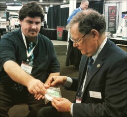 At RootsTech 2018, FamilyTreeDNA employee Jim Brewster assisted the Governor General of the General Society of Mayflower Descendants in swabbing.