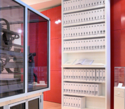 The first printout of the human genome to be presented as a series of books, displayed at the Wellcome Collection, London By Russ London at English Wikipedia, CC BY-SA 3.0