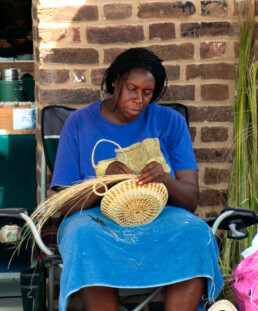 A Gullah woman weaving a basket out of sweetgrass. By Mattstone911 - Own work, CC BY-SA 3.0,